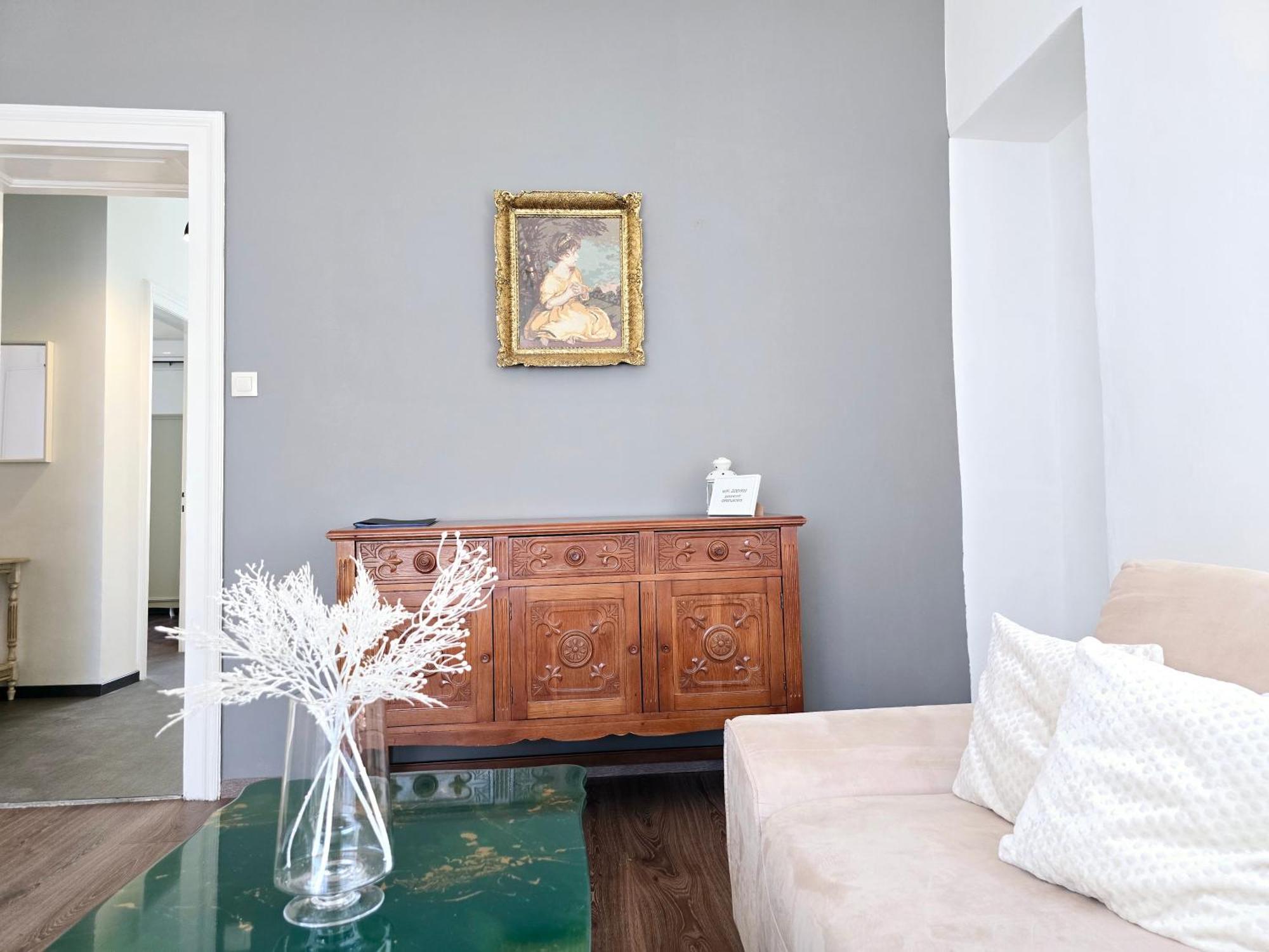 Zoey Apartment *